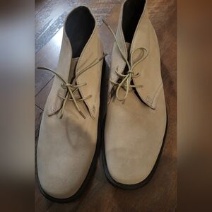 Lands End Men's Cream Suede Chukka Boots. Size 11. EUC, Like New